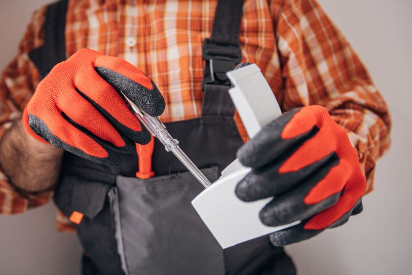 Montaż systemów bezpieczeństwa, instalacje elektryczne - Elektryk - Voltex Gabriel Kleczka, Katowice